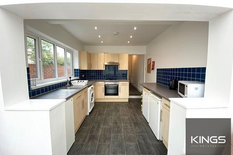 5 bedroom end of terrace house to rent, Talbot Road, Southsea, PO4