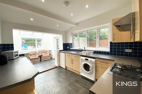 5 bedroom end of terrace house to rent, Talbot Road, Southsea, PO4
