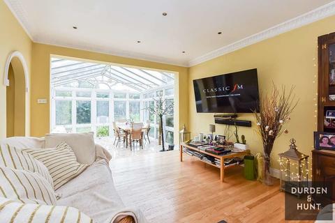 4 bedroom detached house for sale - Shelley Grove, Loughton, IG10