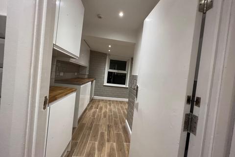 1 bedroom in a flat share to rent, Willesden Lane, London NW6