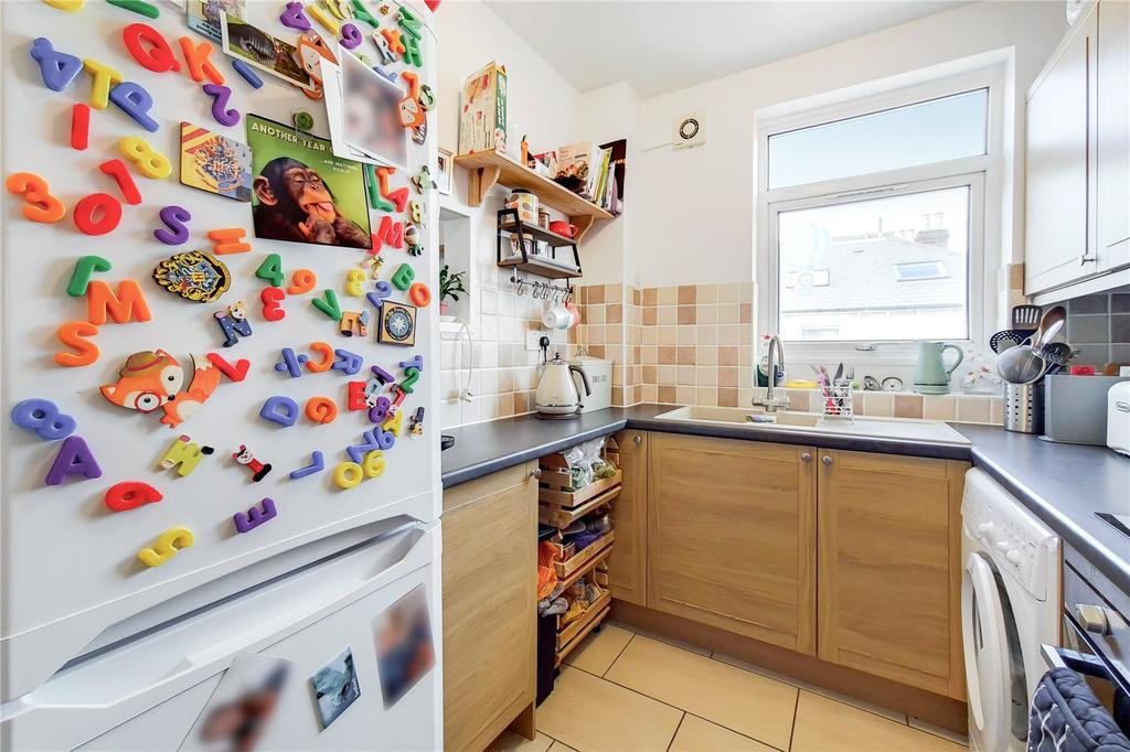 Theodore Court, Hither Green Lane, SE13 2 bed apartment £1,400 pcm (£