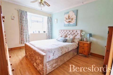 12 Derwent Way, Hornchurch, RM12 5HP