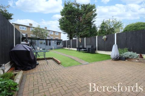 12 Derwent Way, Hornchurch, RM12 5HP