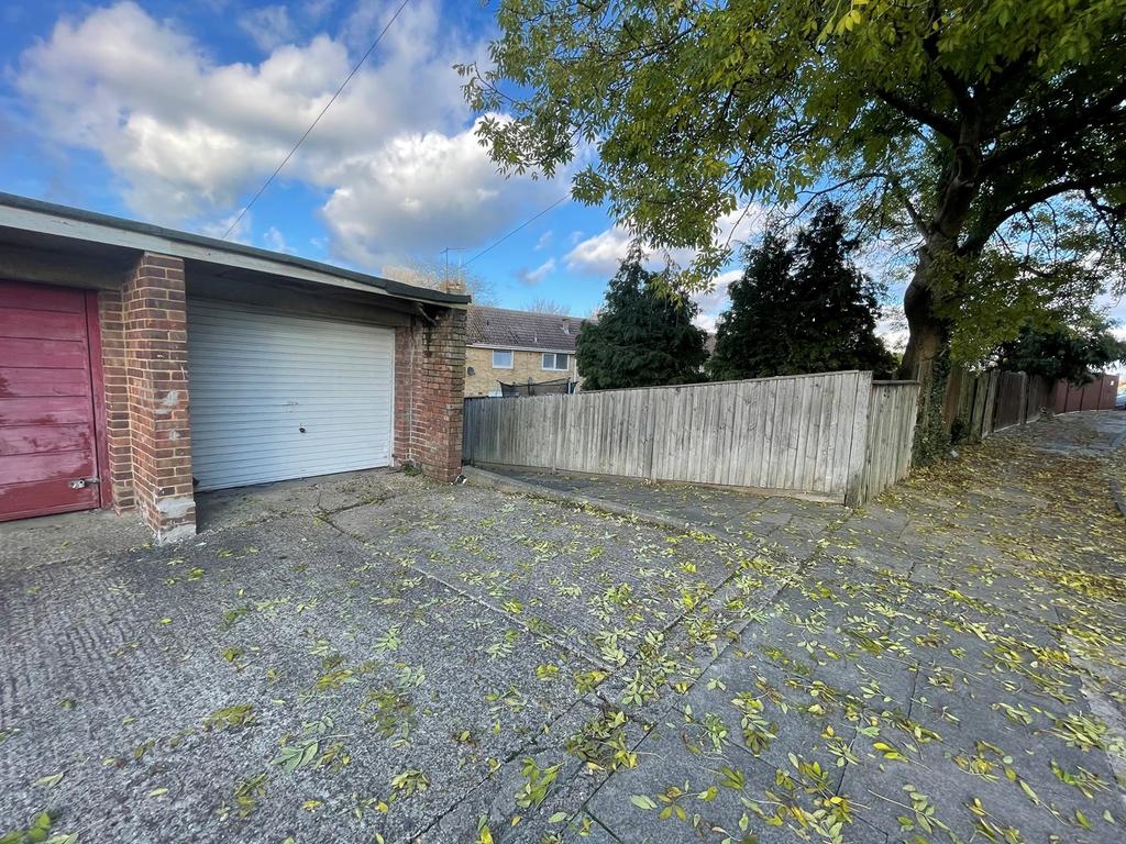 Seaton Crescent, Corby, NN18 Garage £7,500