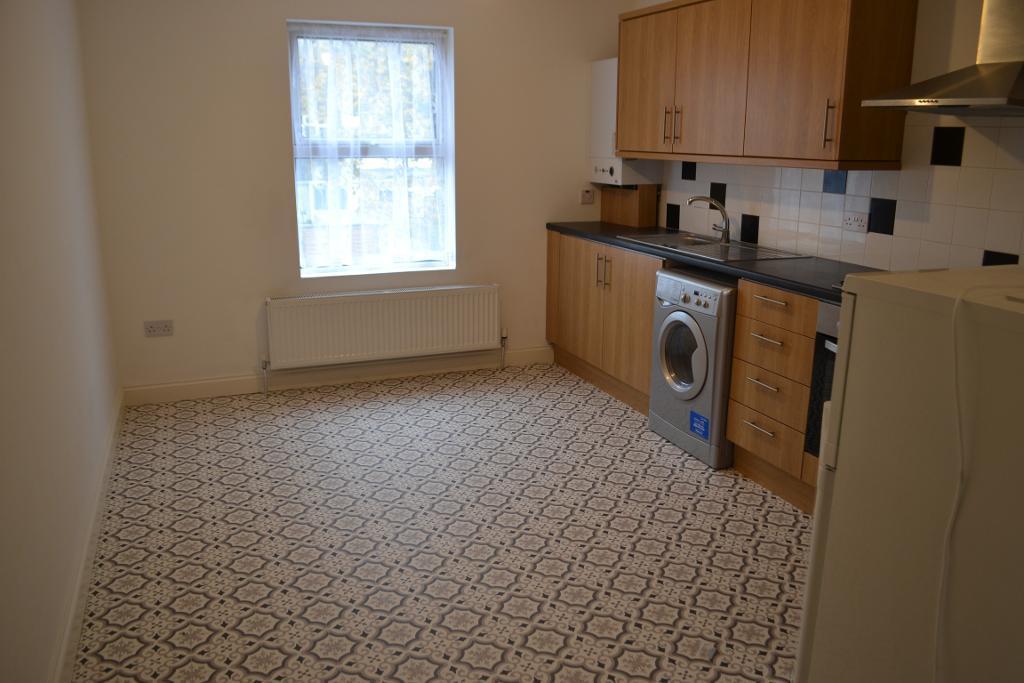 Gonville Road, Thornton Heath... 2 bed flat £1,350 pcm (£312 pw)