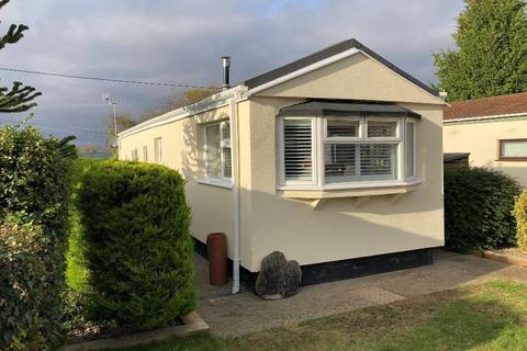 2 bedroom detached house for sale, Court Farm Park, Warlingham, Surrey, CR6 9YA
