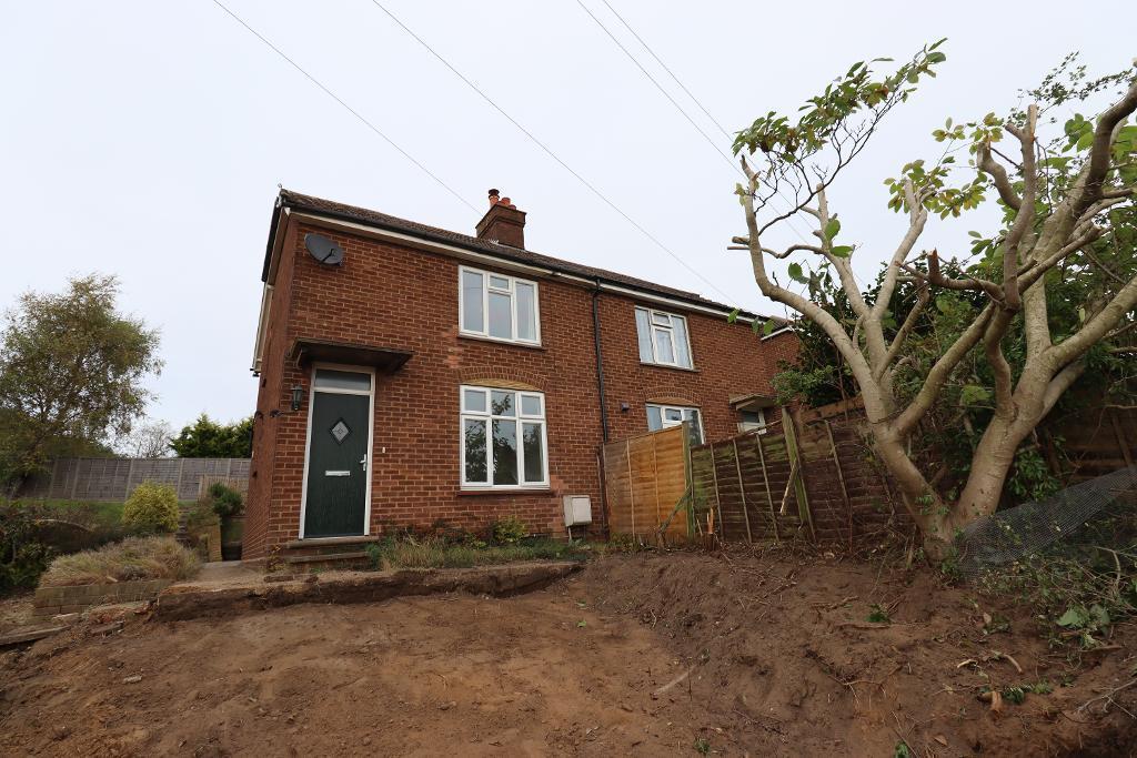 Shefford Road, Clophill, Bedfordshire, MK45 4BT 2 bed end of terrace