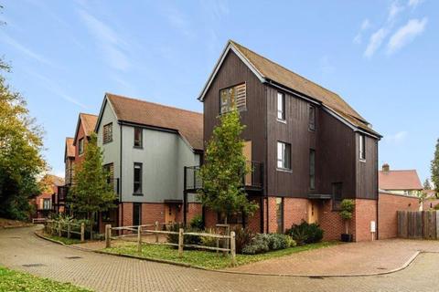 4 Chervil Close, Godalming, GU7 1PS