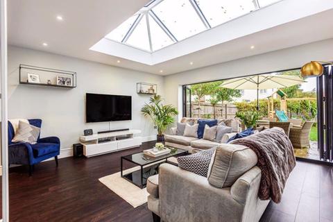 4 Chervil Close, Godalming, GU7 1PS