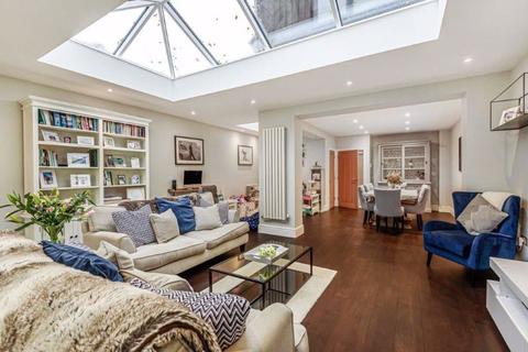 4 Chervil Close, Godalming, GU7 1PS