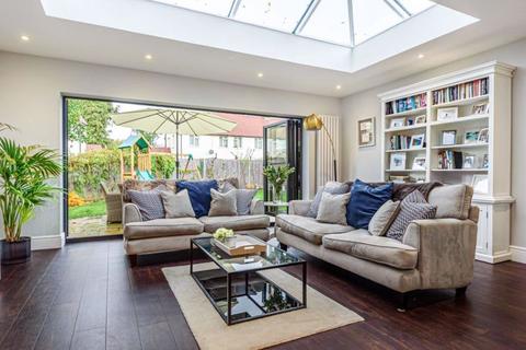 4 Chervil Close, Godalming, GU7 1PS