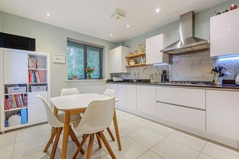 4 Chervil Close, Godalming, GU7 1PS