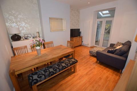 3 bedroom semi-detached house for sale - Bury Road, Rochdale, OL11 5EU