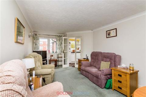 2 bedroom flat for sale - Holland Road, Hove