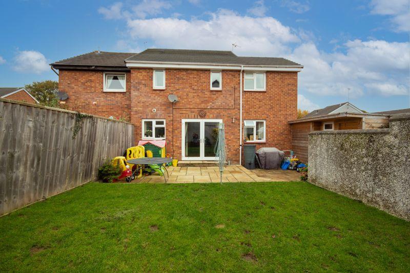 Palace Meadow, Chudleigh 2 bed end of terrace house £240,000