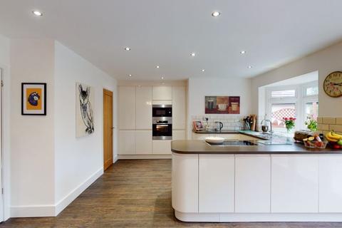 14 Highfield Drive, West Wickham, BR4 9NH