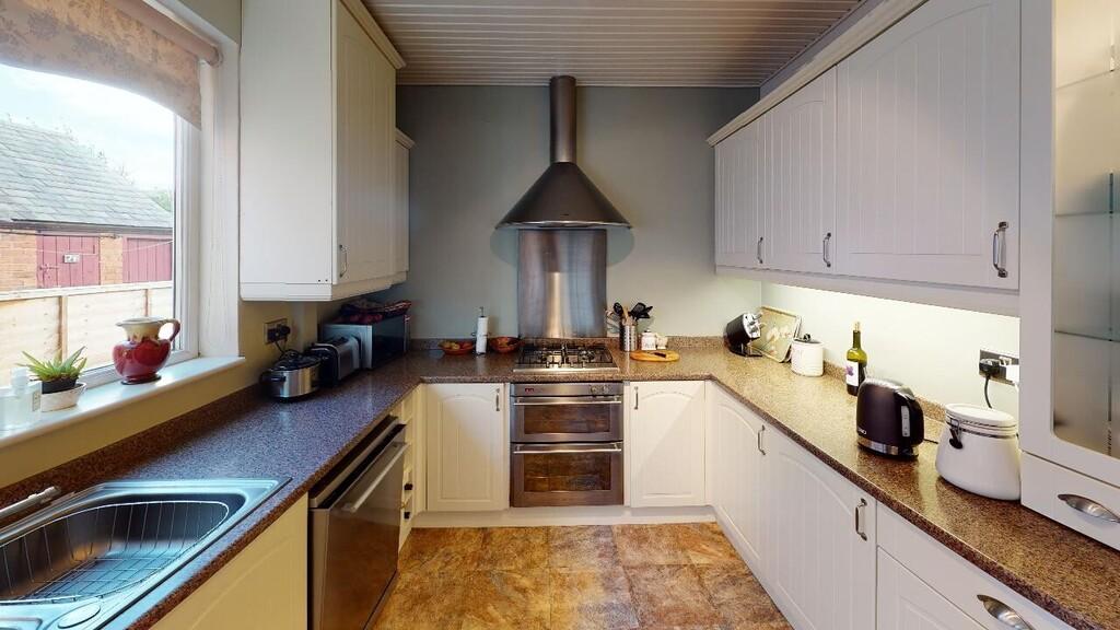 Diamond Avenue, Kirkby in Ashfield... 3 bed terraced house £150,000