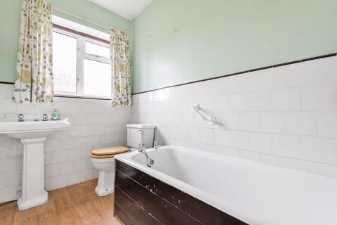 136 Banstead Road, Caterham, CR3 5QF