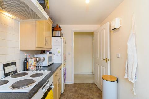 82 Bristol South End, Bristol, BS3 5BJ