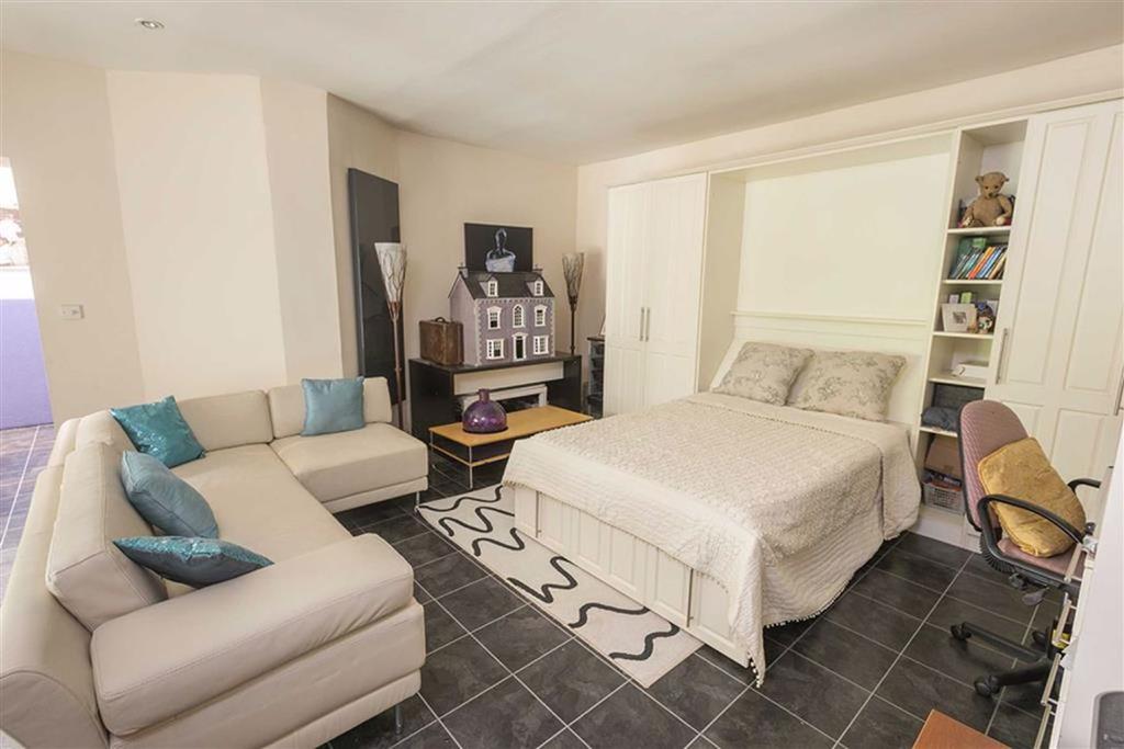 Bedroom 3/Lounge