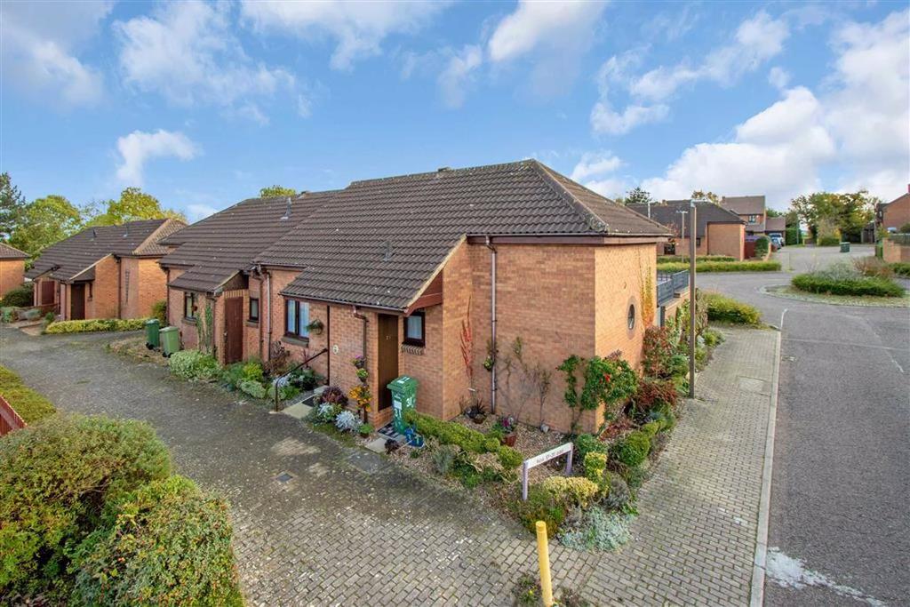 Saddlers Place, Downs Barn, Milton Keynes, Bucks 2 bed semidetached