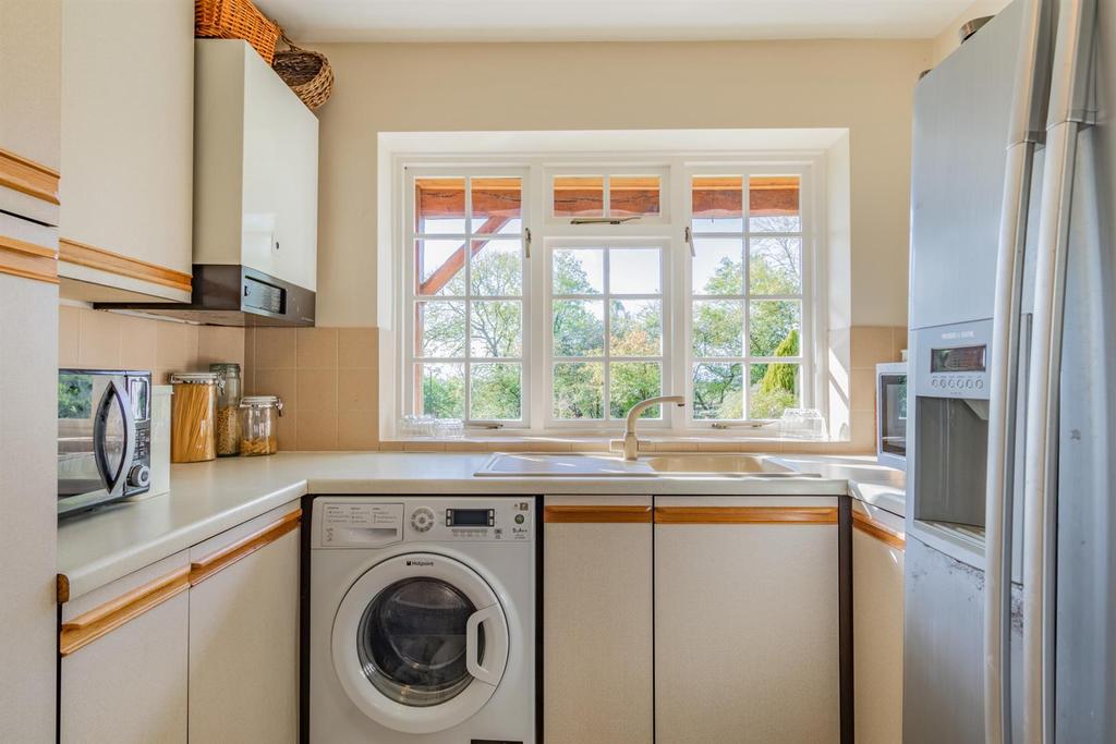 8483294-interior01.jpg