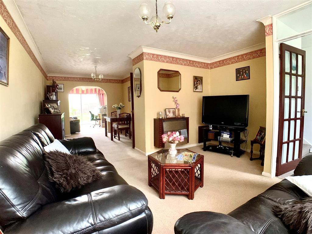 Robinswood Gardens, Gloucester 3 bed terraced house £230,000