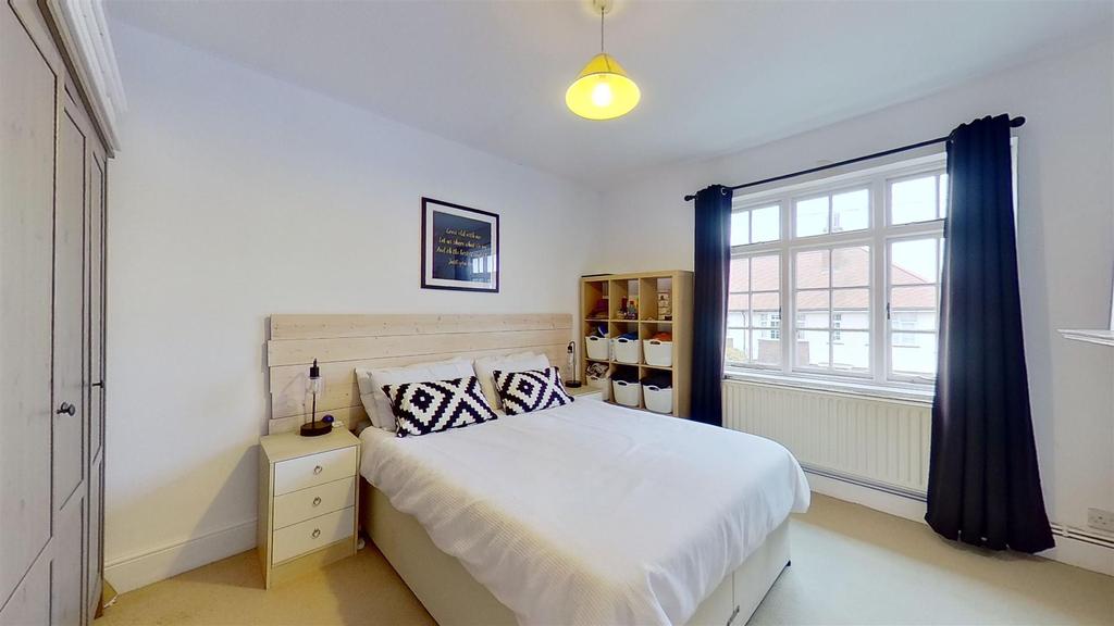 Godley Road Earlsfield London 2 bed £1,650 pcm (£381 pw)