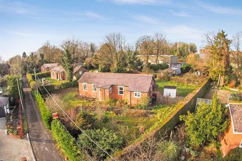 3 Elm Road, Overton, Basingstoke, RG25 3JJ