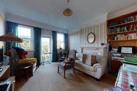 17 Park Avenue, Dover, CT16 1ES