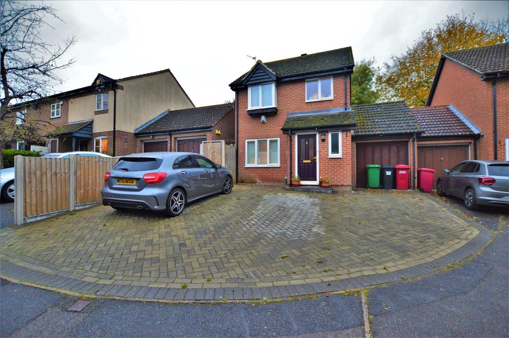 Littlebrook Avenue, Slough 3 bed link detached house £540,000