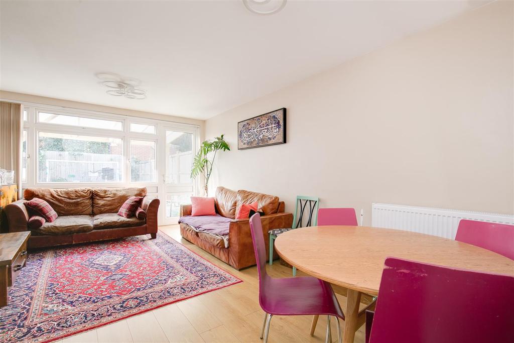 Duke Road, London, W4 2 bed terraced house £795,000
