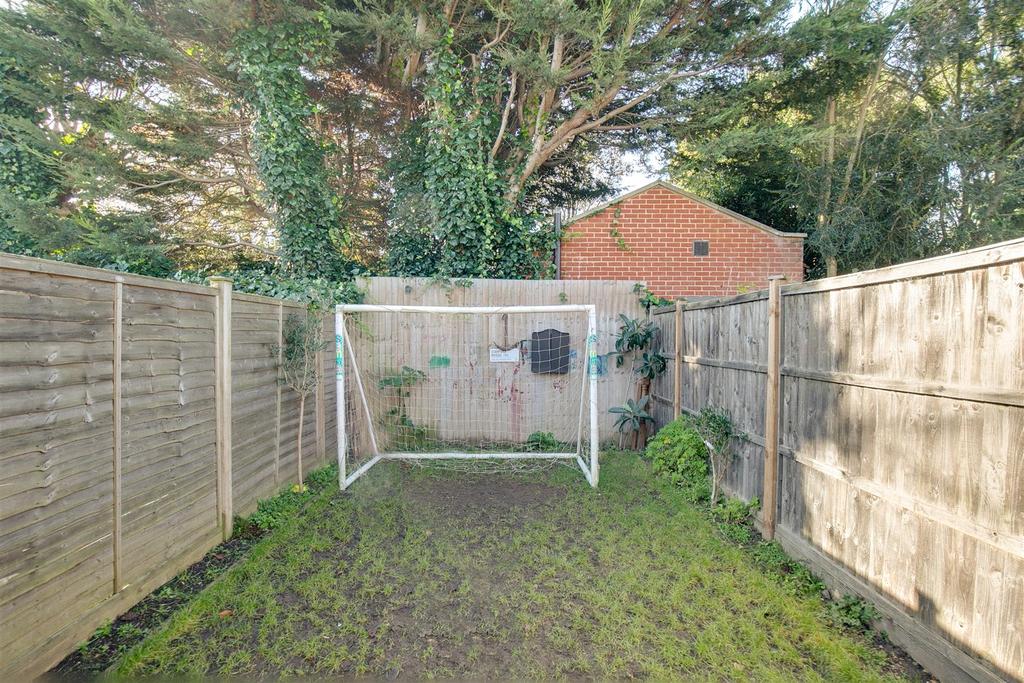 Duke Road, London, W4 2 bed terraced house £795,000