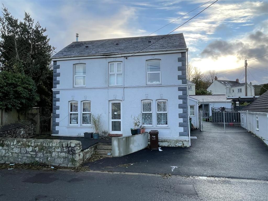 Roche Road, Bugle, St. Austell 5 bed detached house £295,000