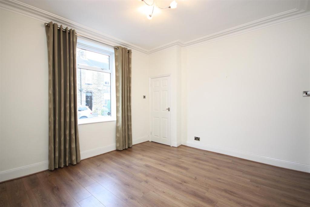 Salisbury Street, Calverley 2 bed terraced house £750 pcm (£173 pw)