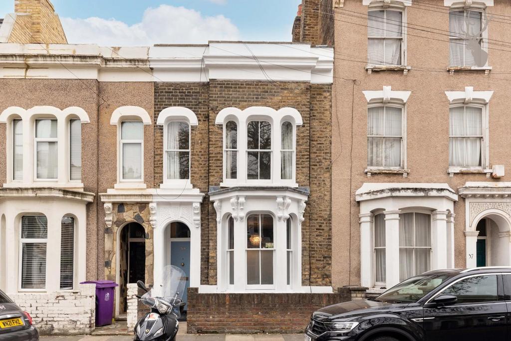 Medway Road, London 3 bed terraced house to rent £3,250 pcm (£750 pw)