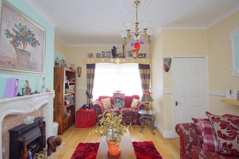 17 Birch Avenue, Leeds, LS15 7QY