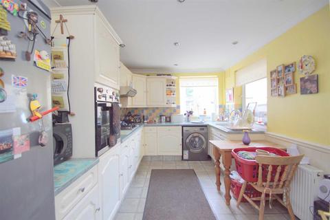 17 Birch Avenue, Leeds, LS15 7QY