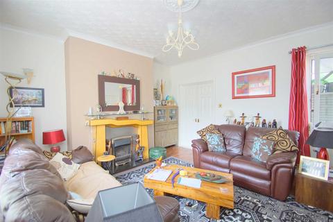 17 Birch Avenue, Leeds, LS15 7QY