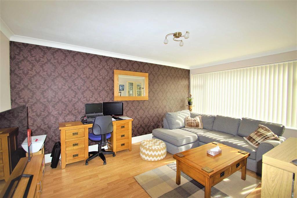 Barwick Road, Leeds 2 bed flat £180,000