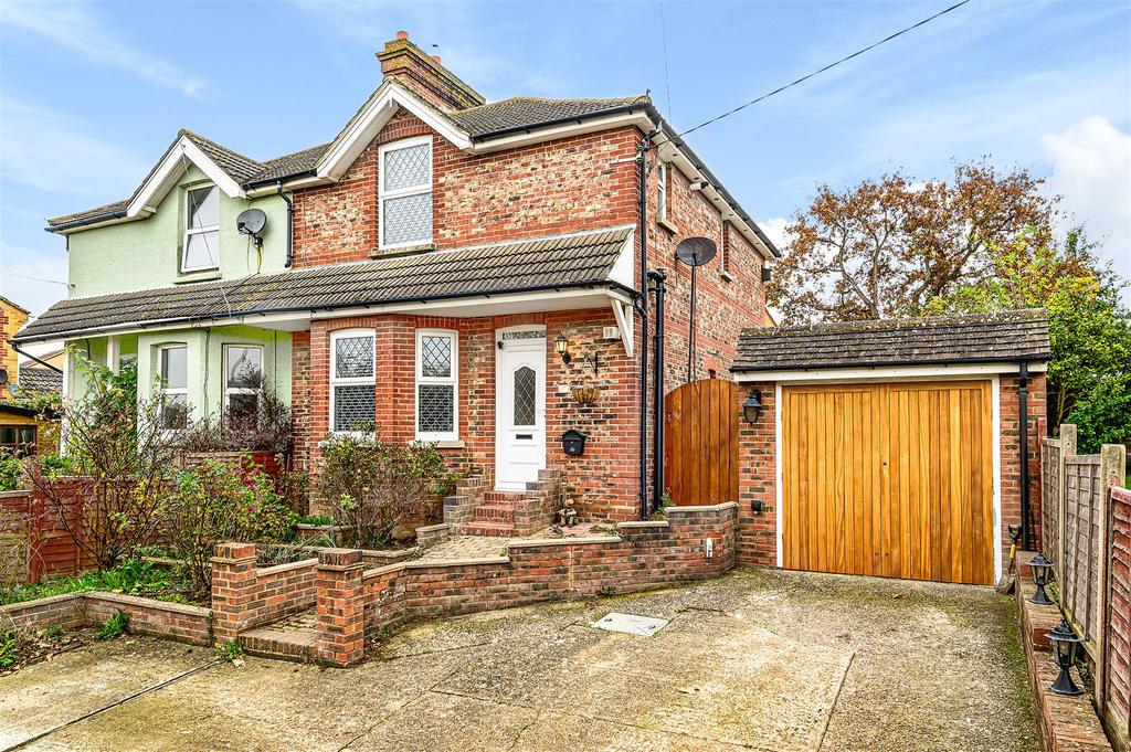 Park Gate, Amberstone, Hailsham 3 bed semidetached house £350,000