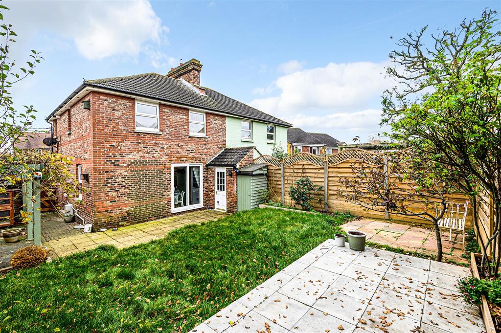 Park Gate, Amberstone, Hailsham 3 bed semidetached house £350,000