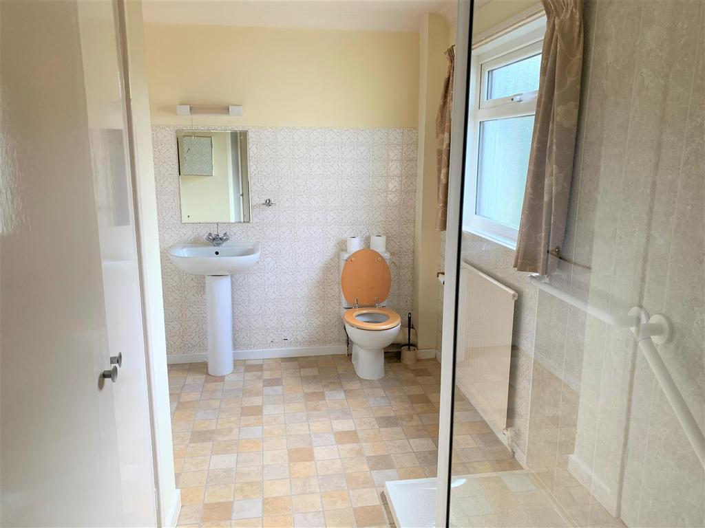 Bathroom.JPG