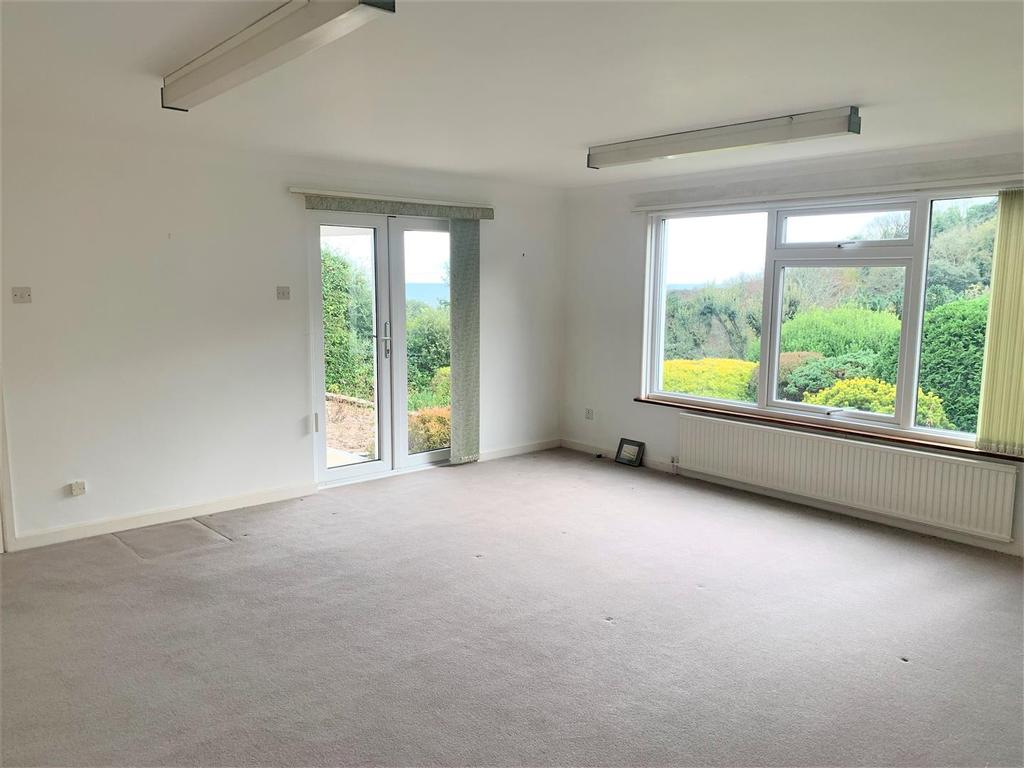 Lower ground sitting room.JPG