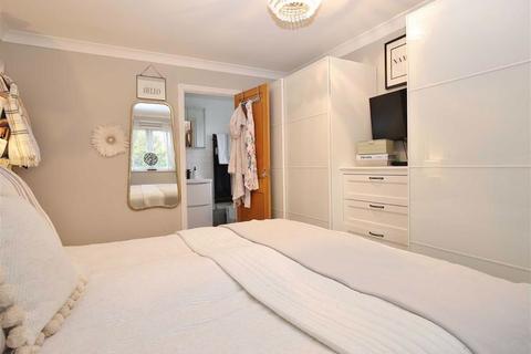 1 Brickmakers Meadows, Platt, Sevenoaks, TN15 8NQ
