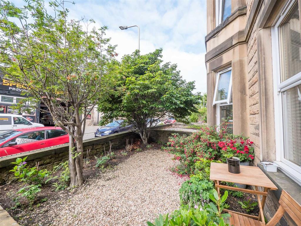 2/1 (GFL) Belgrave Terrace, Edinburgh, EH12 6XQ 2 bed ground floor flat