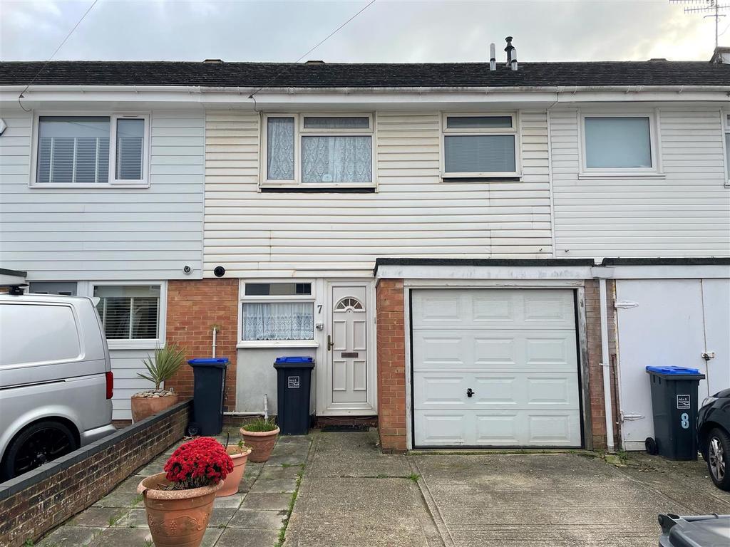 The Linkway, Howard Street, Worthing 2 bed terraced house £1,250 pcm