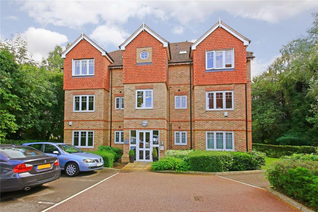 Highbridge Close, Radlett 2 bed flat £1,400 pcm (£323 pw)