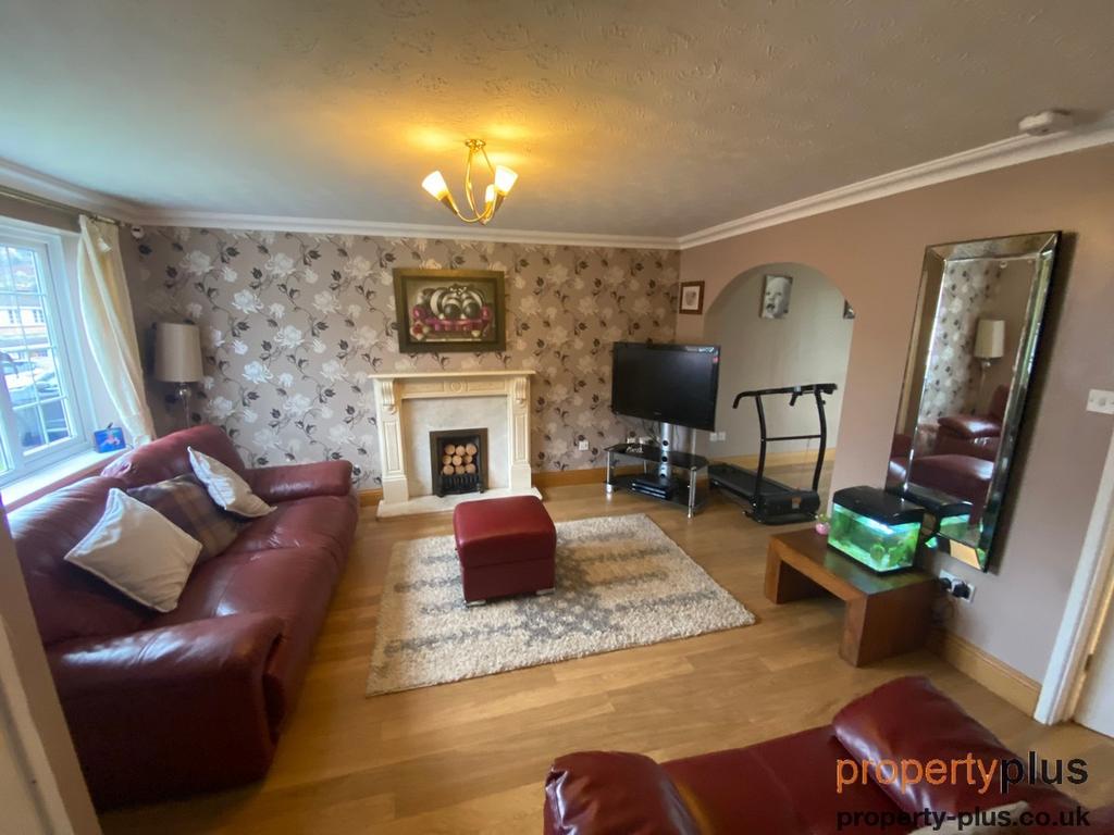 Dinam Park Pentre Pentre 4 bed detached house £289,950