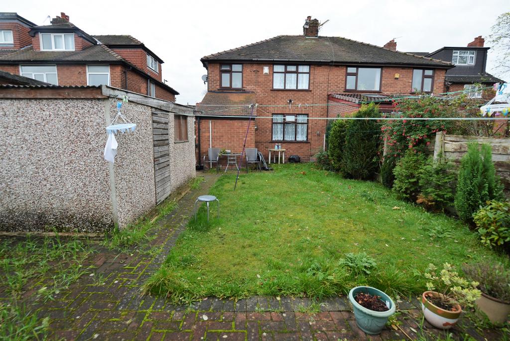 Urmston Lane, Stretford, M32 3 bed semidetached house £350,000